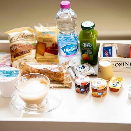 纳沃纳中央套房酒店 4*