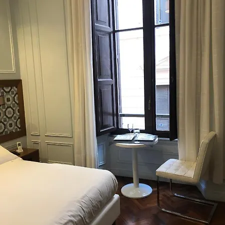 纳沃纳中央套房酒店 招待所 4*