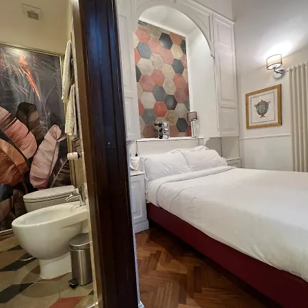 纳沃纳中央套房酒店