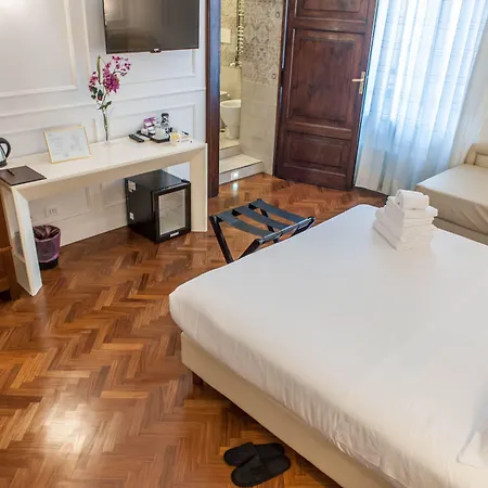 纳沃纳中央套房酒店