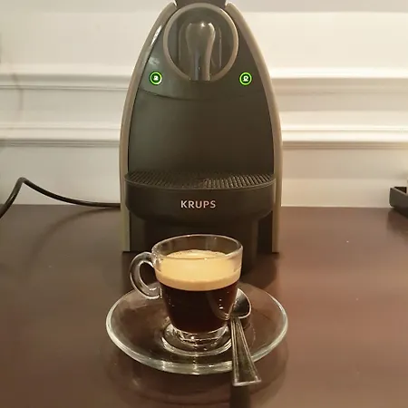 纳沃纳中央套房酒店