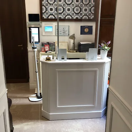 纳沃纳中央套房酒店 招待所 4*